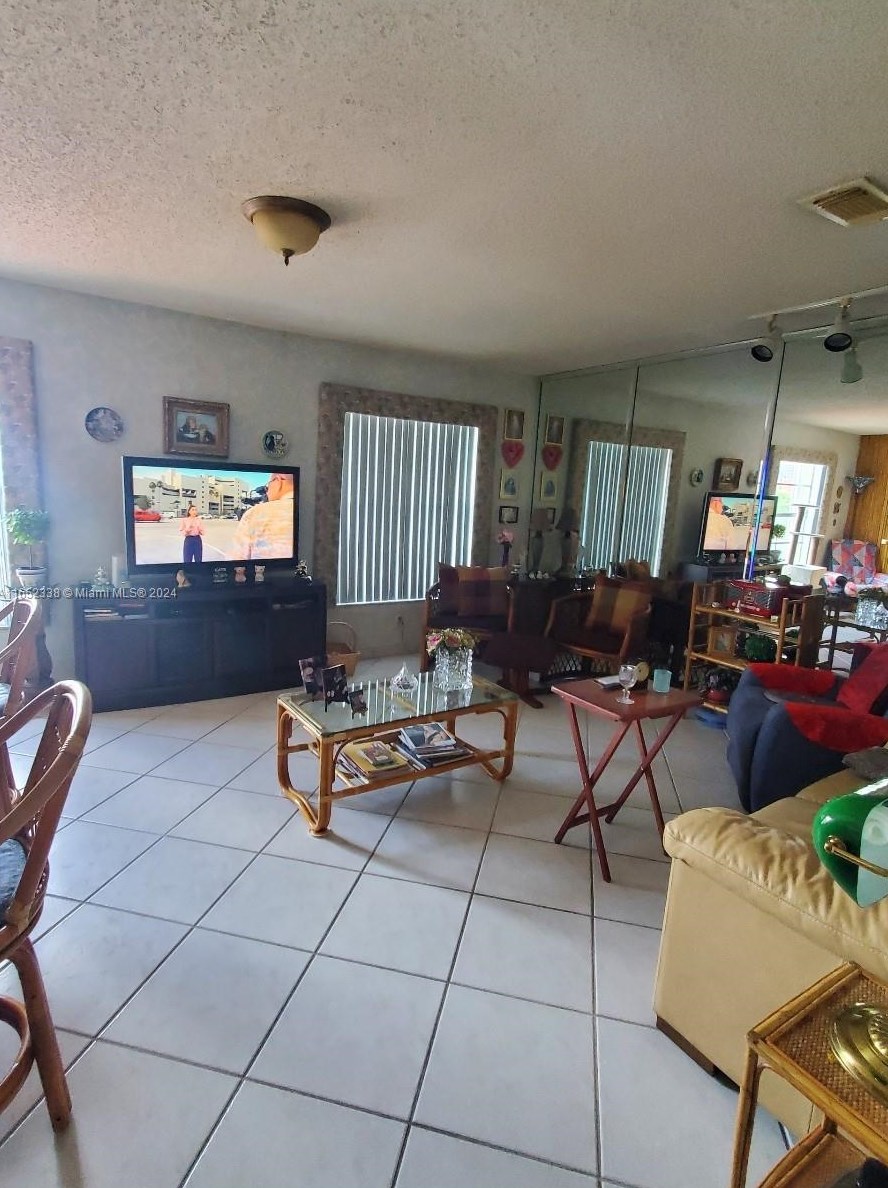 1210 104th Ave, Miami FL 33176-6080 exterior