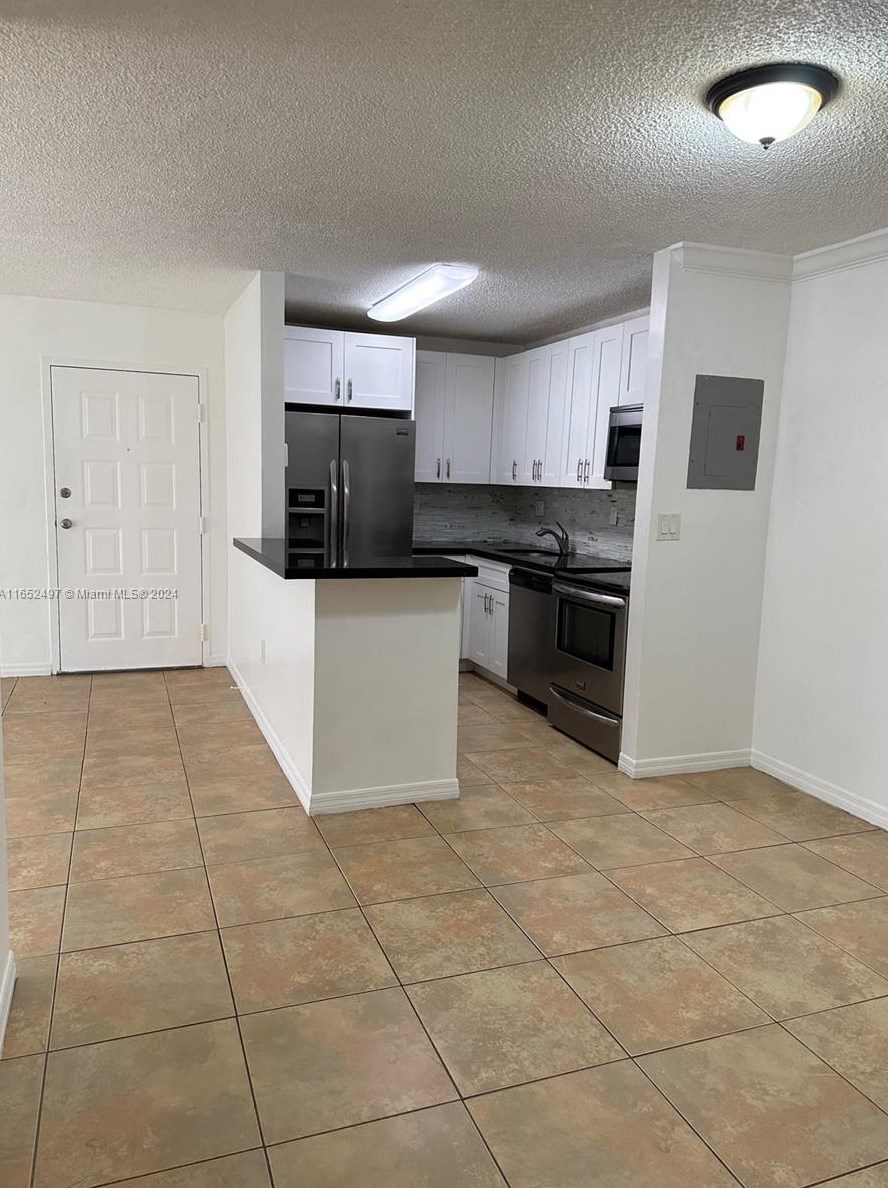 15650 80th St, Miami, FL 33193-3338
