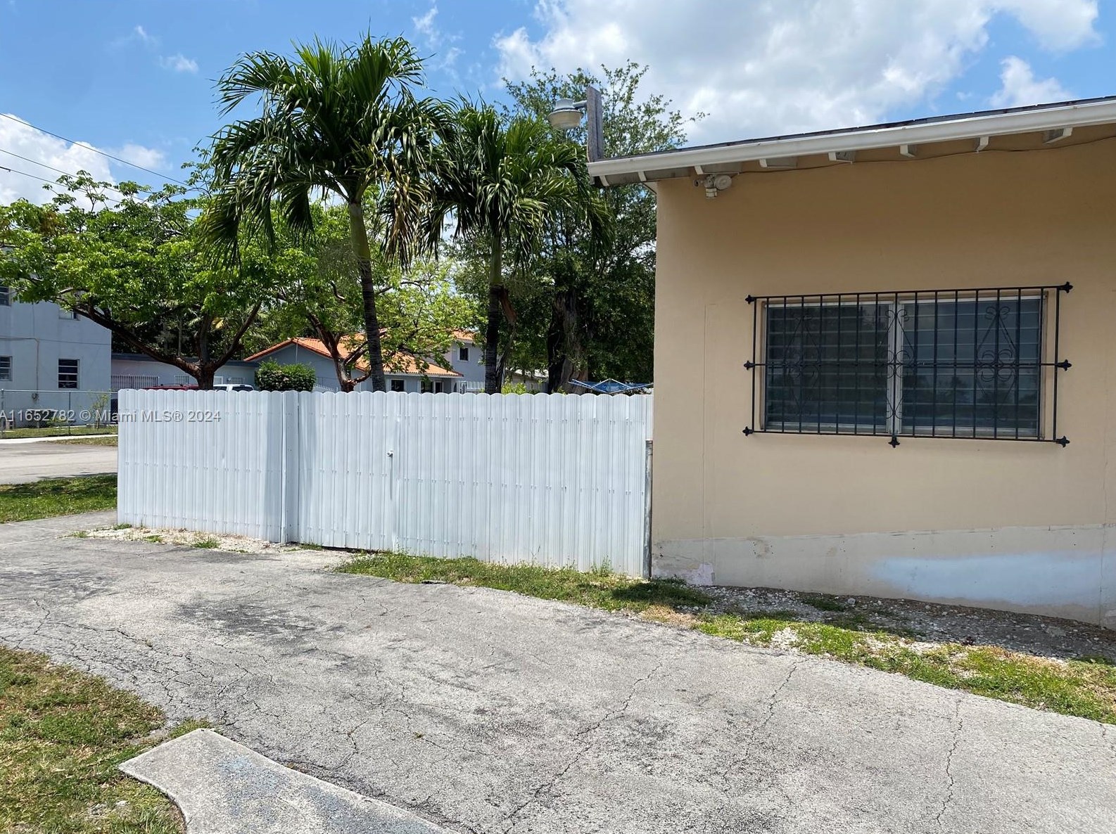 2985 15th St, Miami, FL 33125-2044