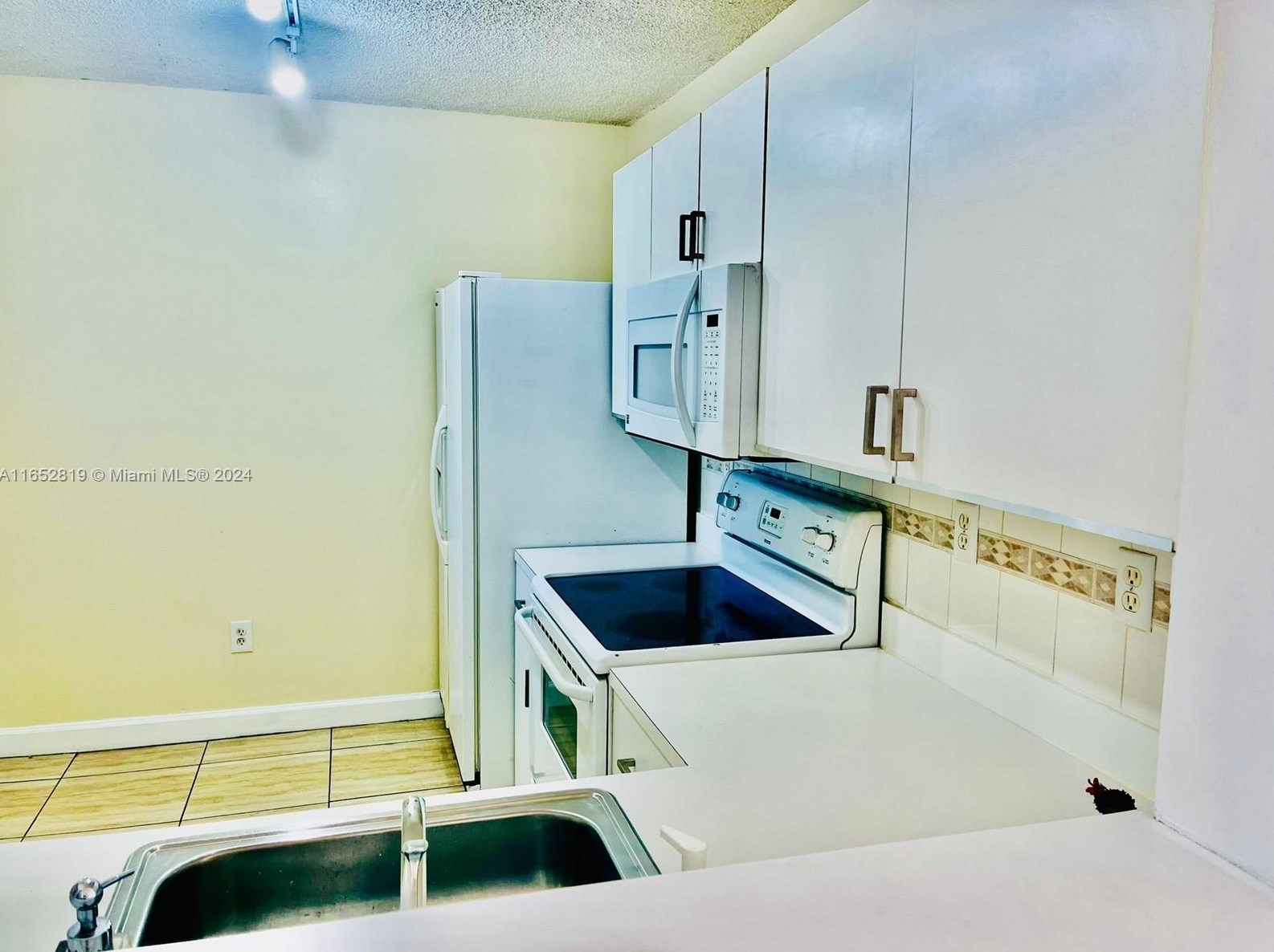 1178 125th Ct, Miami, FL 33182-2472