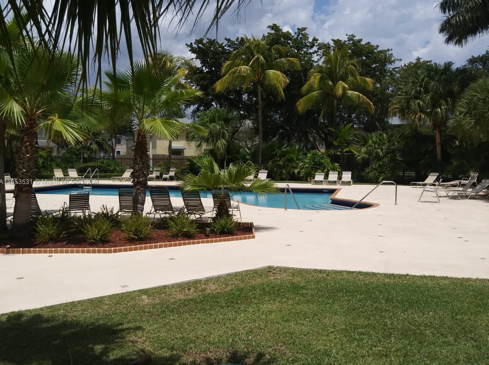11827 99th St, Miami, FL 33186-8515