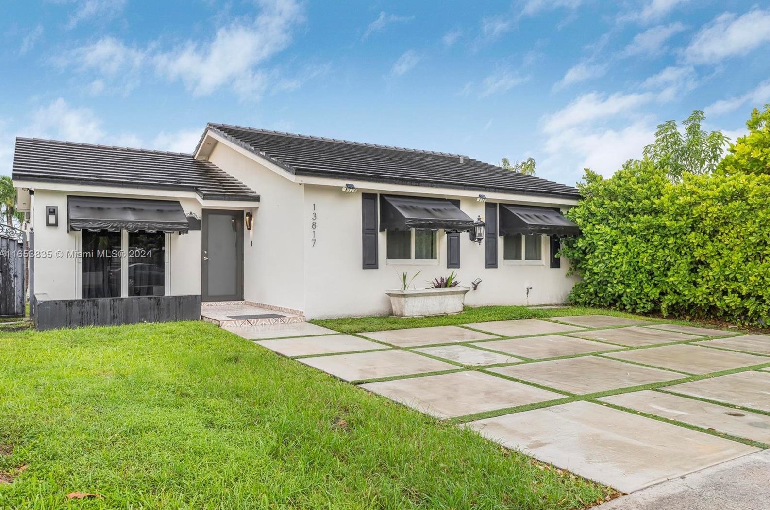 13817 Sw 24th St, Miami, FL 33175