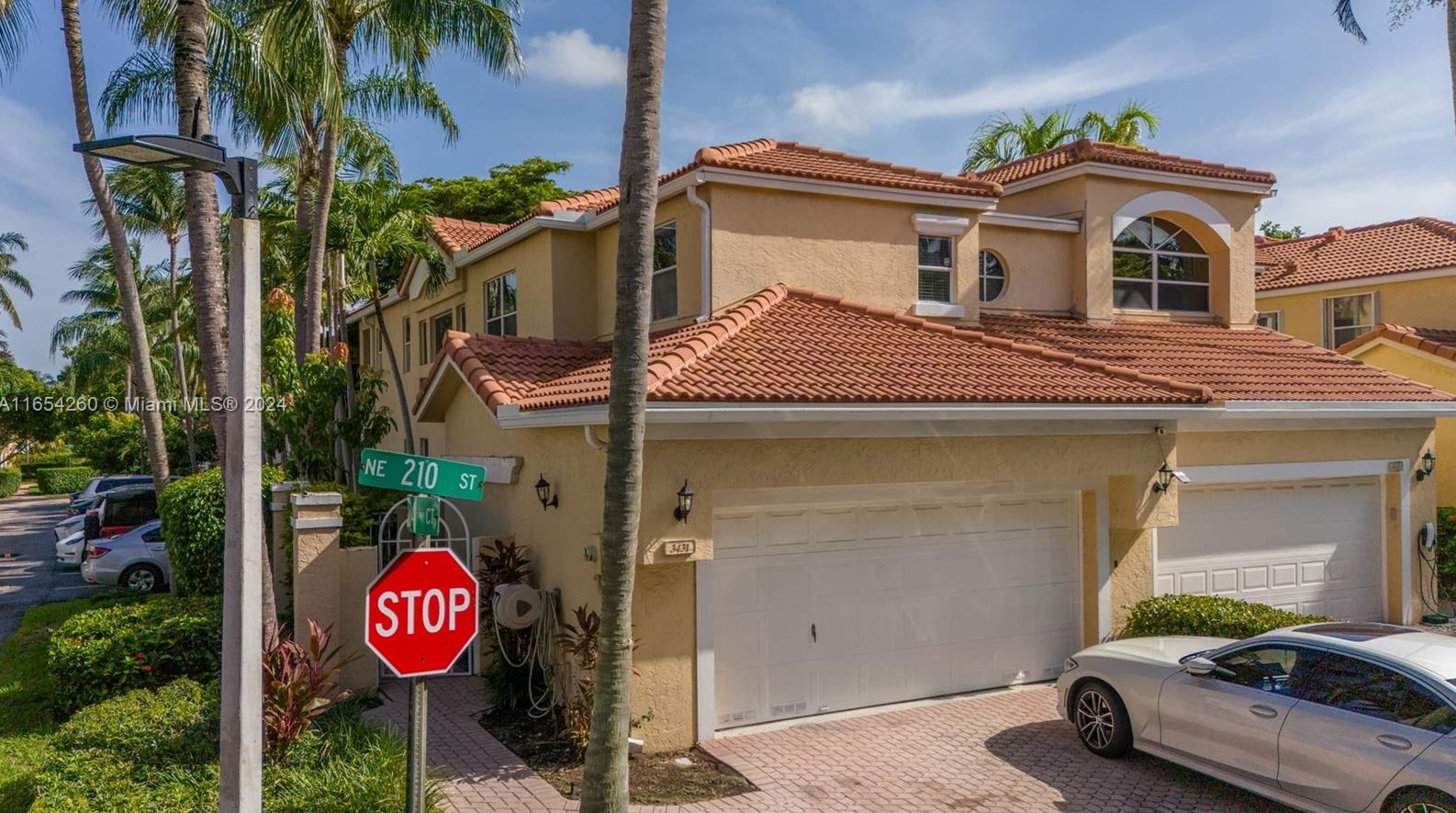 3431 Ne 210th St, Miami, FL 33180