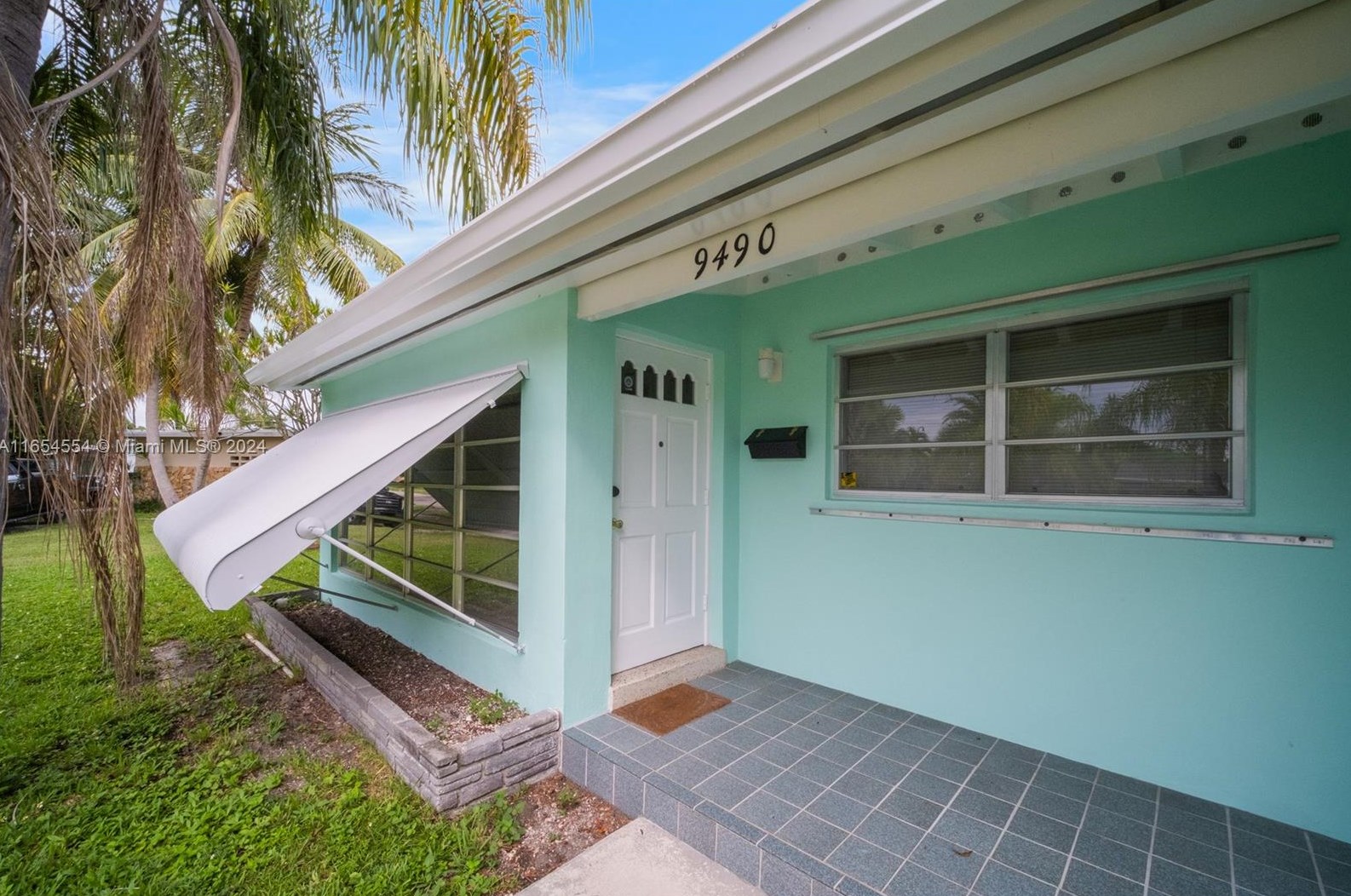 9490 N Dominican Dr, Miami, FL 33189
