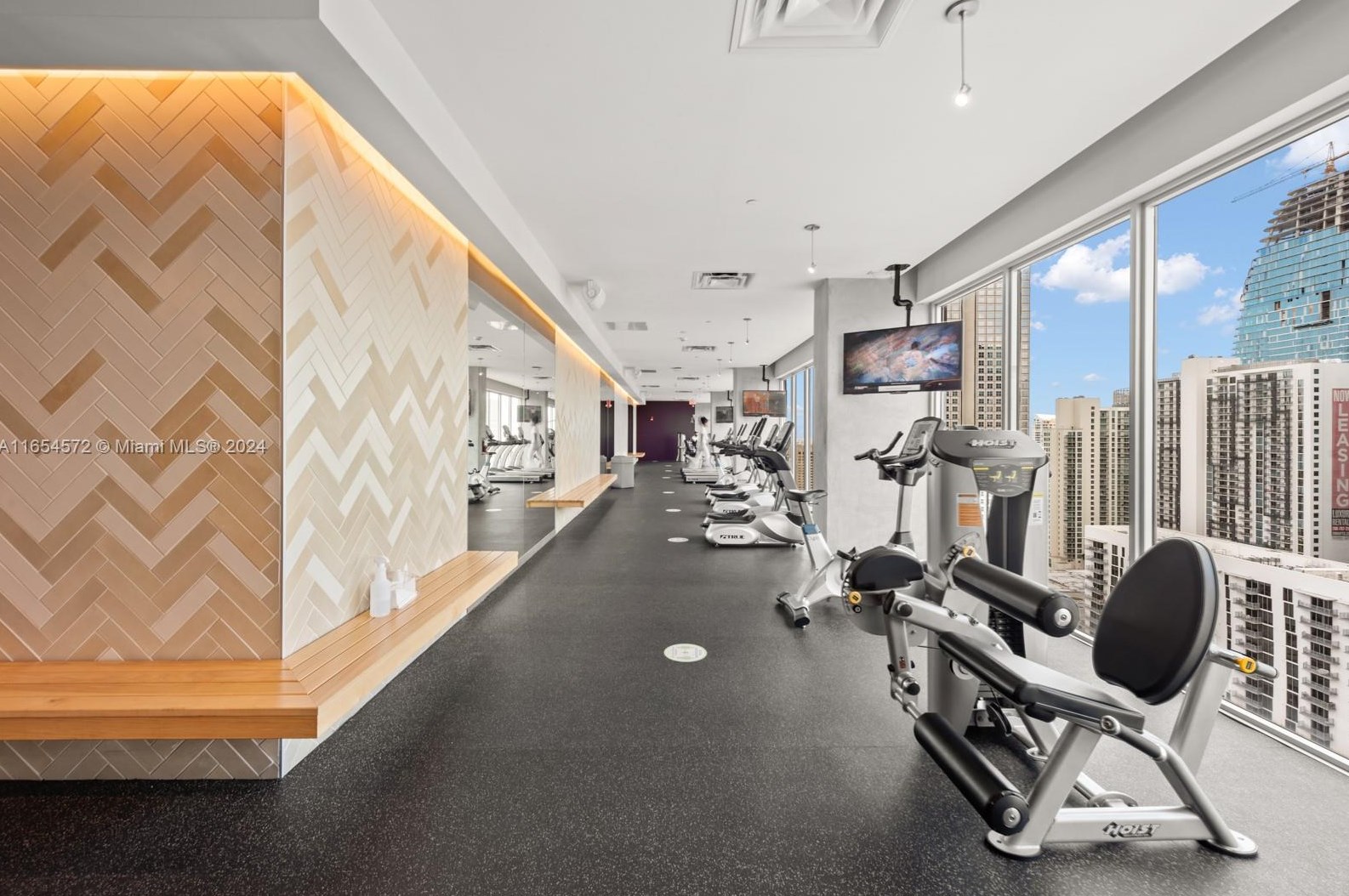 151 1st St, Miami FL 33132-2501 exterior