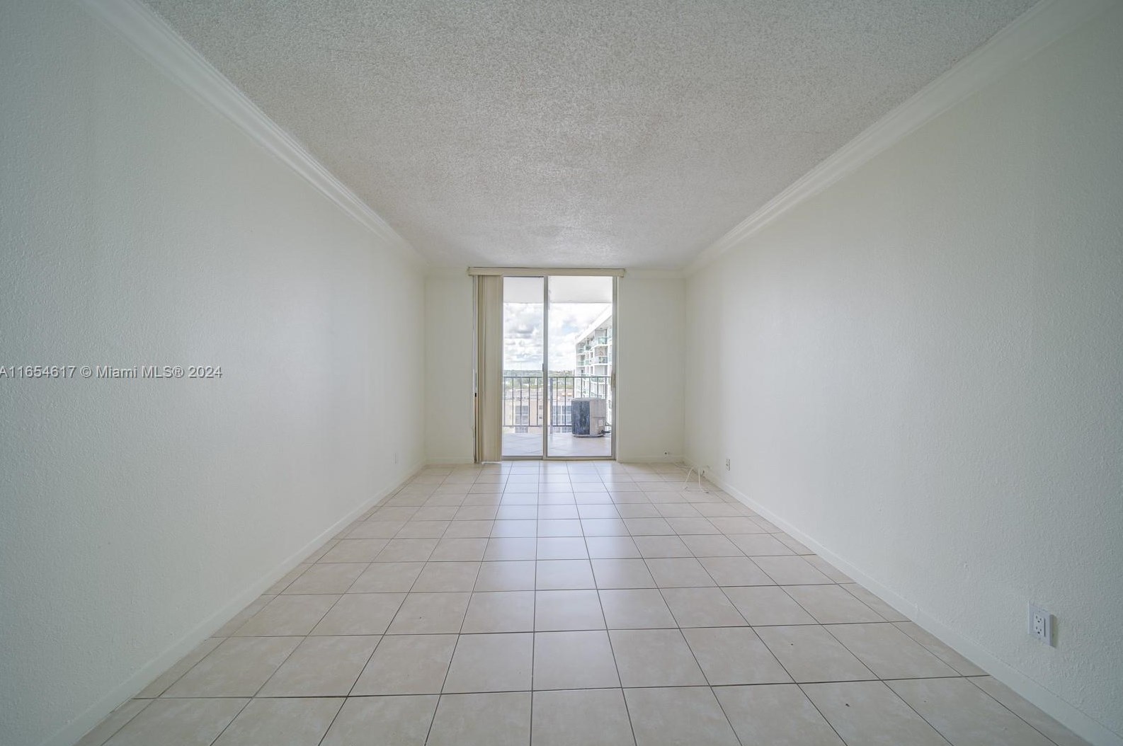 2903 N Miami Beach Blvd #1006, Miami, FL 33160
