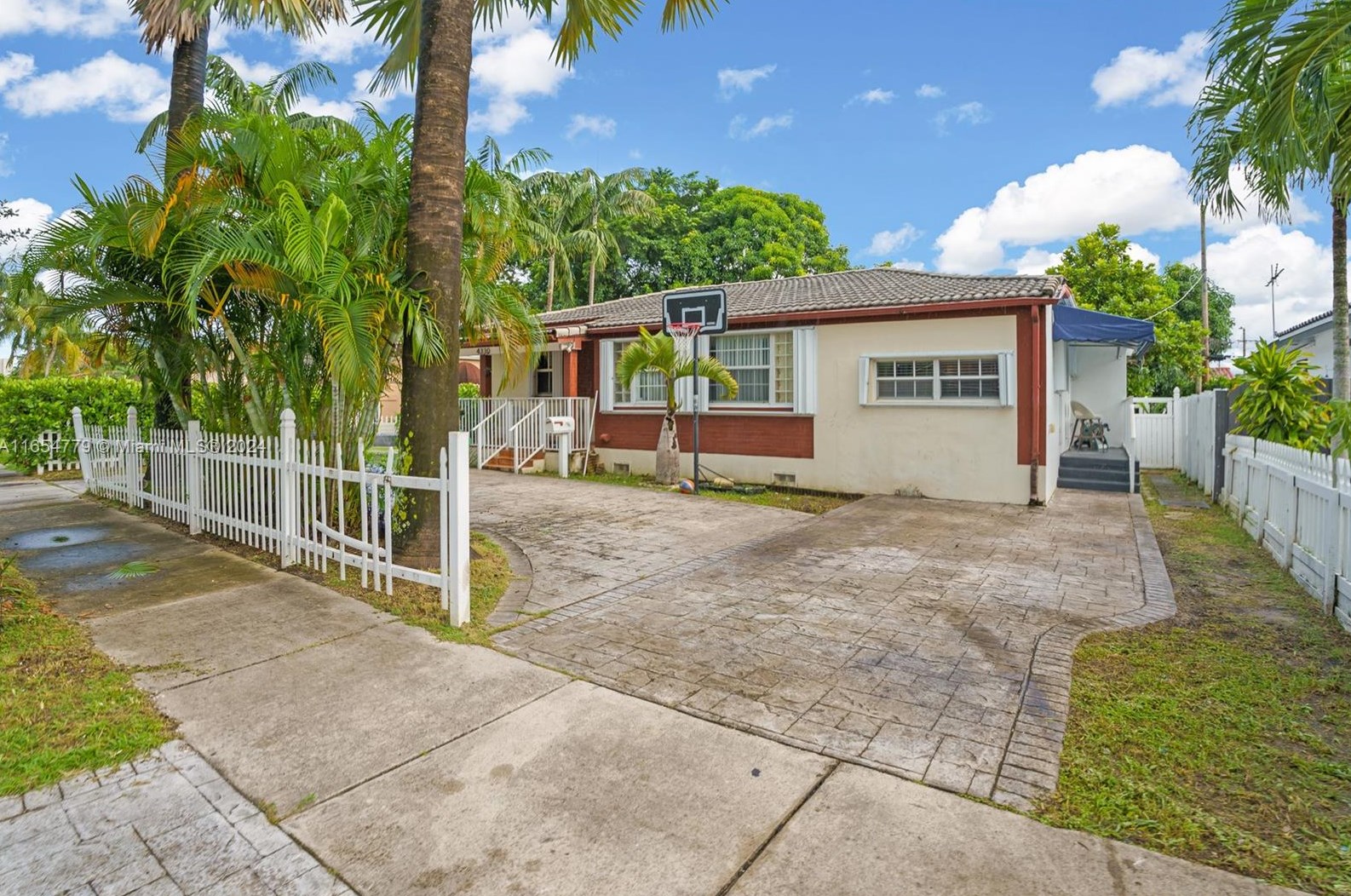 4330 2nd St, Miami, FL 33126-5419