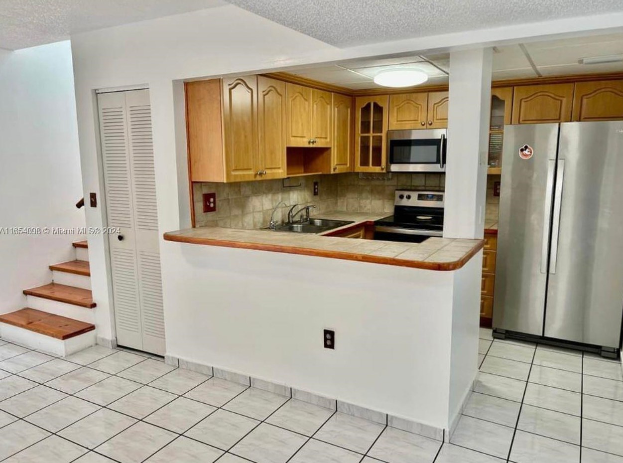 12035 19th Ter, Miami, FL 33175-1843