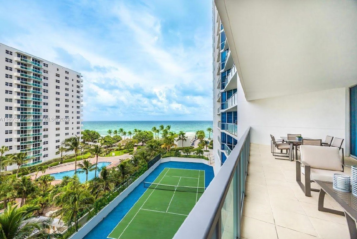 3101 Ocean Dr, Hollywood FL  33019-2804 exterior