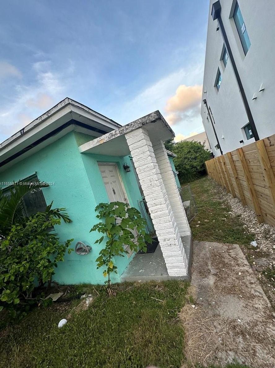 3111 Plaza St, Miami, FL 33133-4316