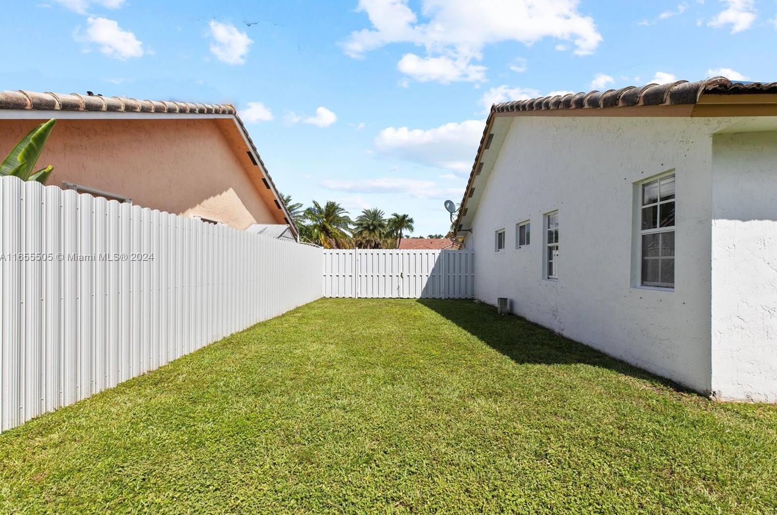 3864 145 Ave, Miami FL 33175-7834 exterior