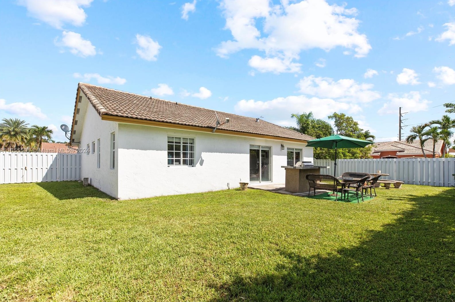 3864 145 Ave, Miami FL 33175-7834 exterior