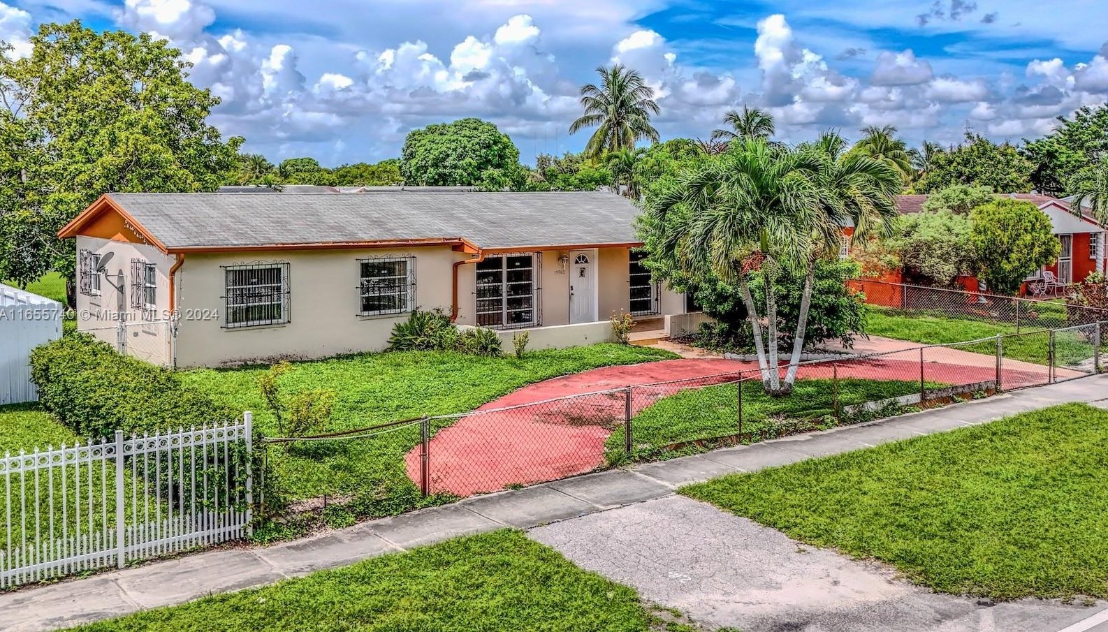 19560 32nd Ave, Miami, FL 33056-2301