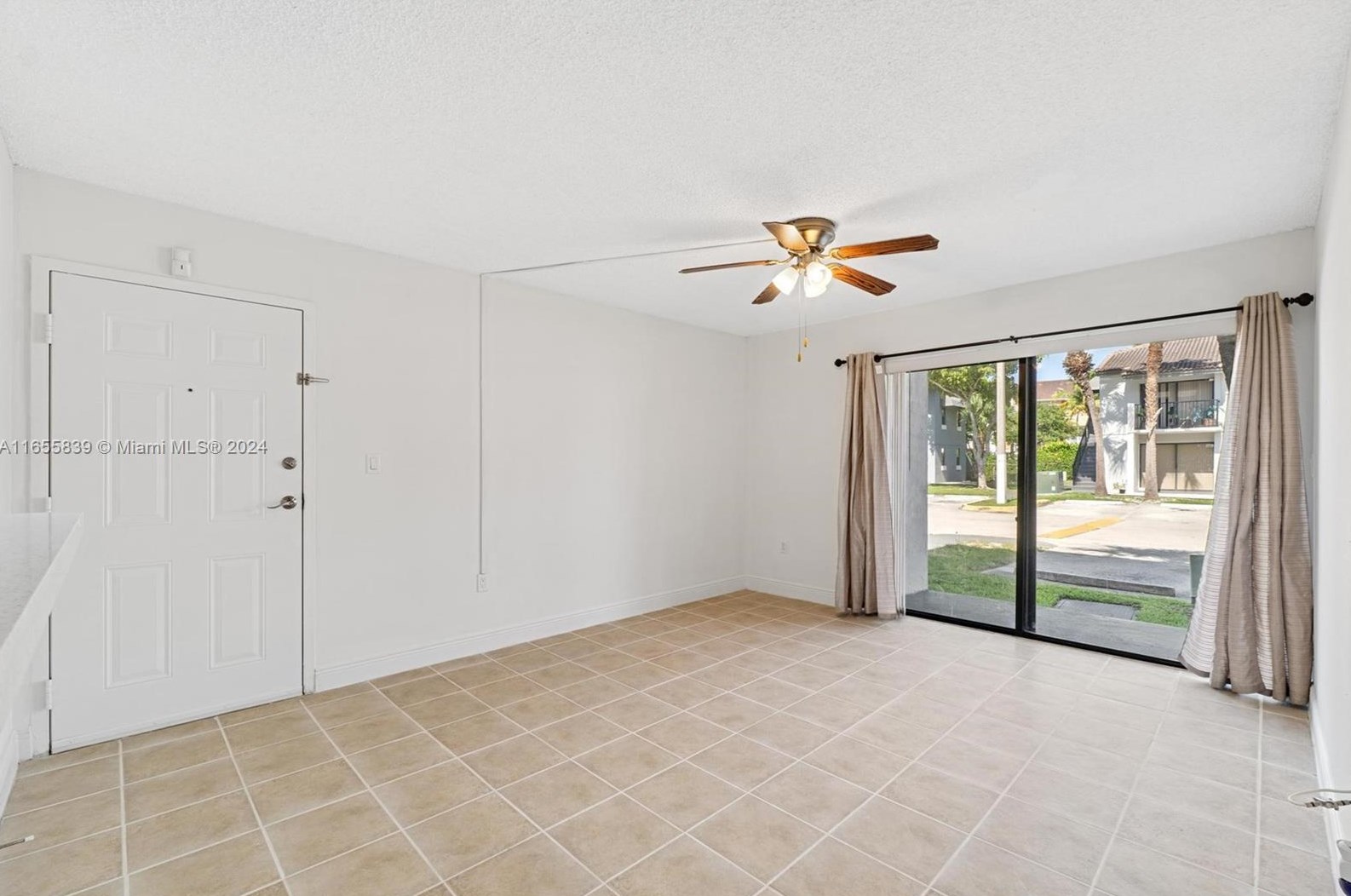7200 179th St, Hialeah, FL 33015-5493