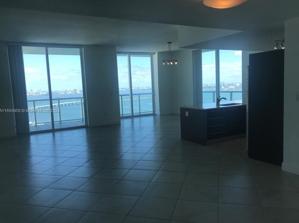 1900 Bayshore Dr, Miami FL 33133-3217 exterior