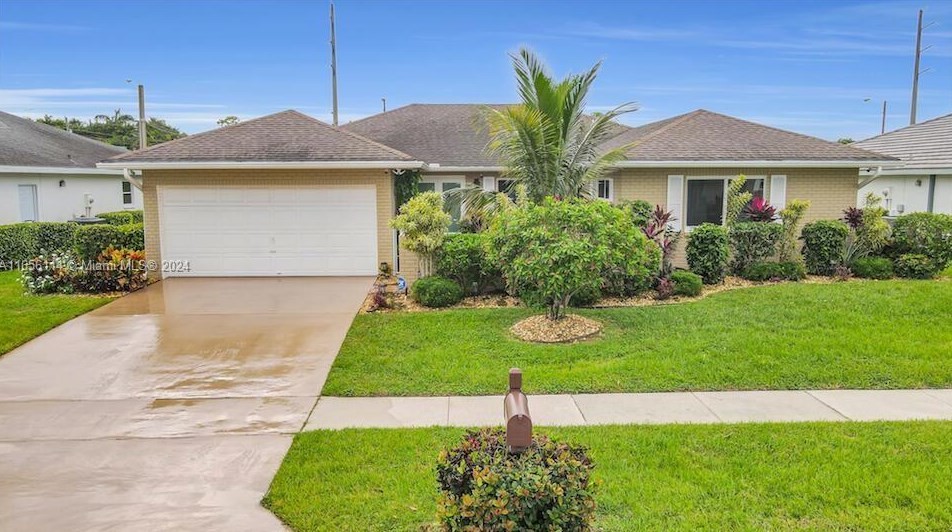 10982 S Greentrail Dr S, Boynton Beach, FL 33436