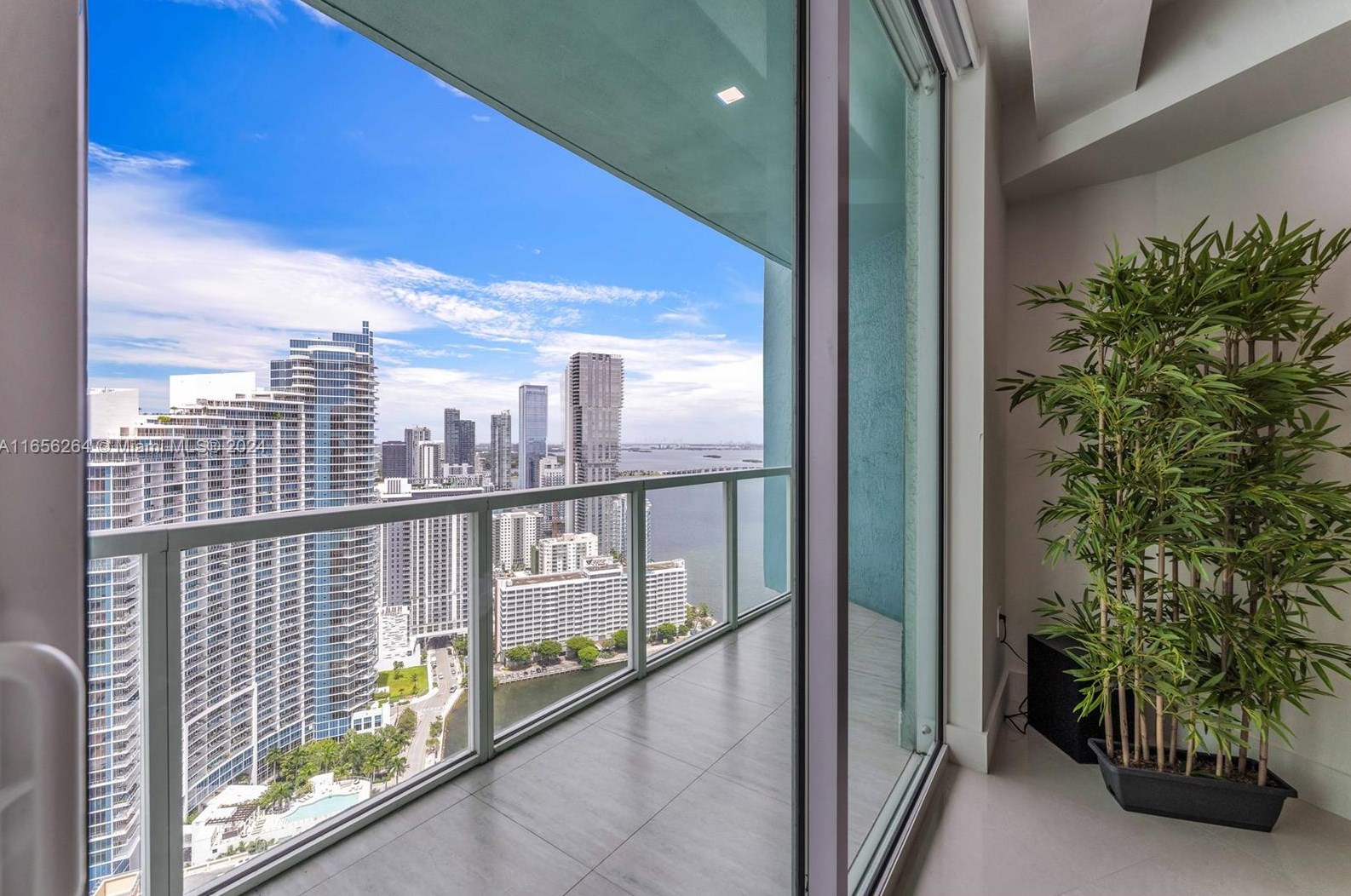 1900 Bayshore Dr, Miami FL  33133-3217 exterior