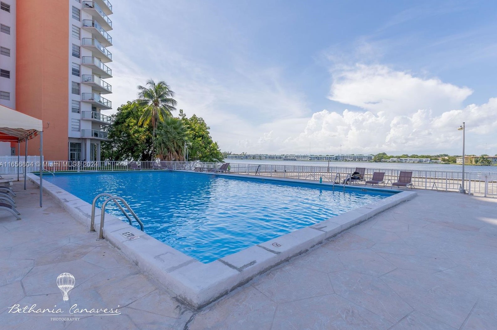 1351 Miami Gardens Dr, Miami FL 33179-4719 exterior