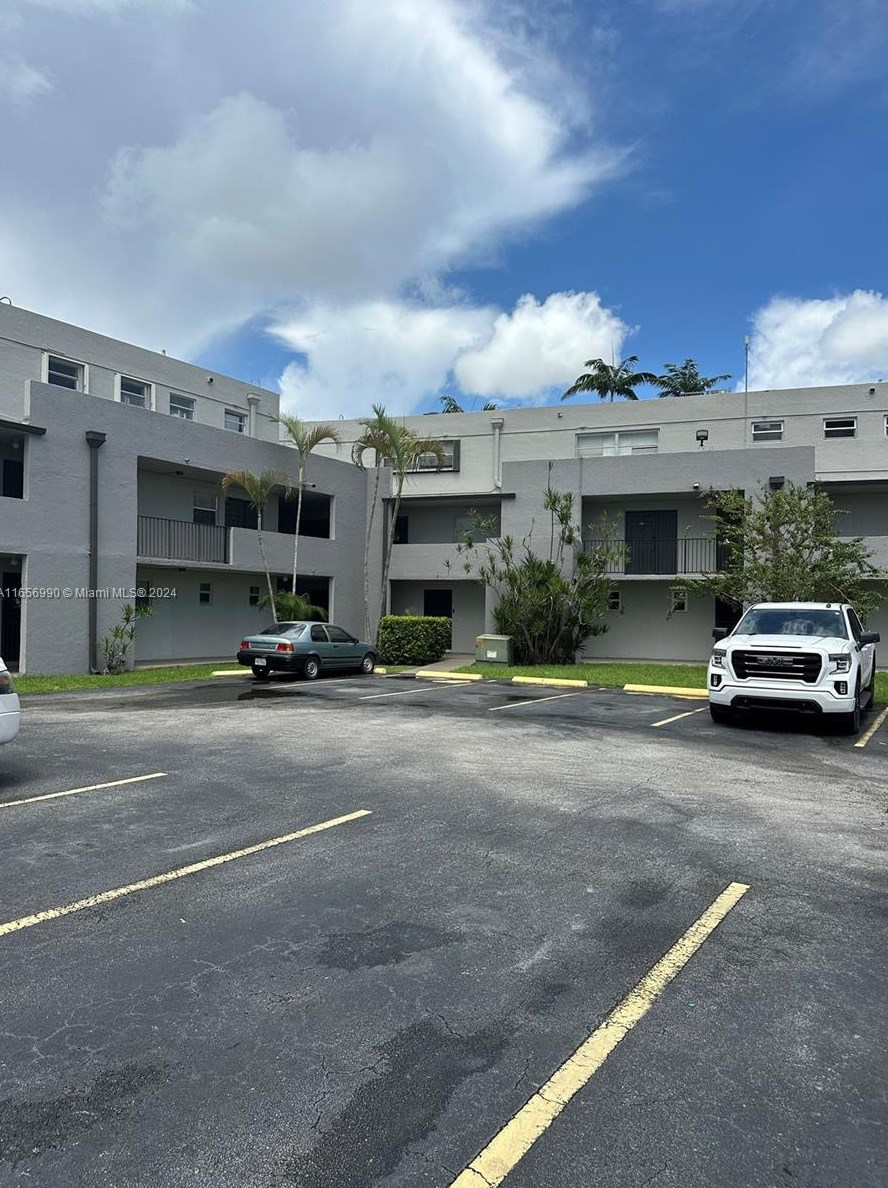 230 Nw 87th Ave #i111, Miami, FL 33172