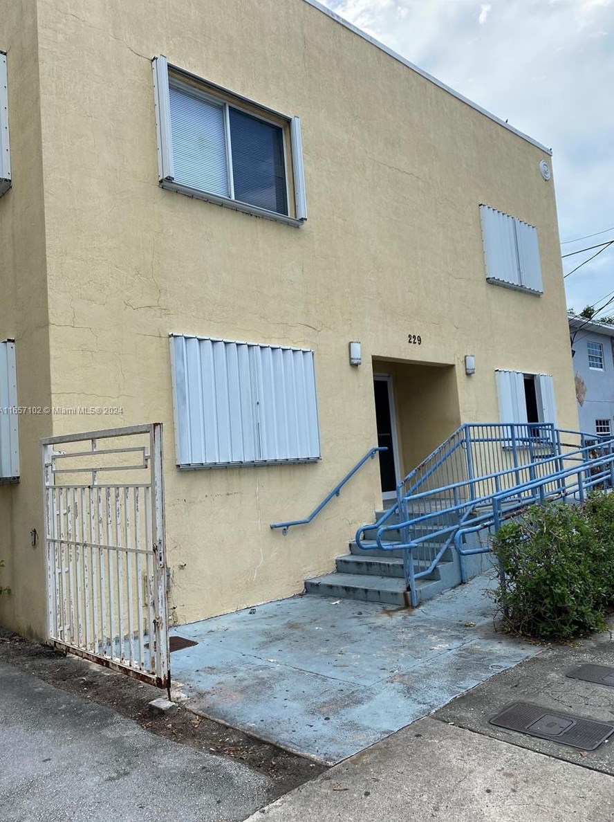 229 10th Ave, Miami, FL 33130-1109