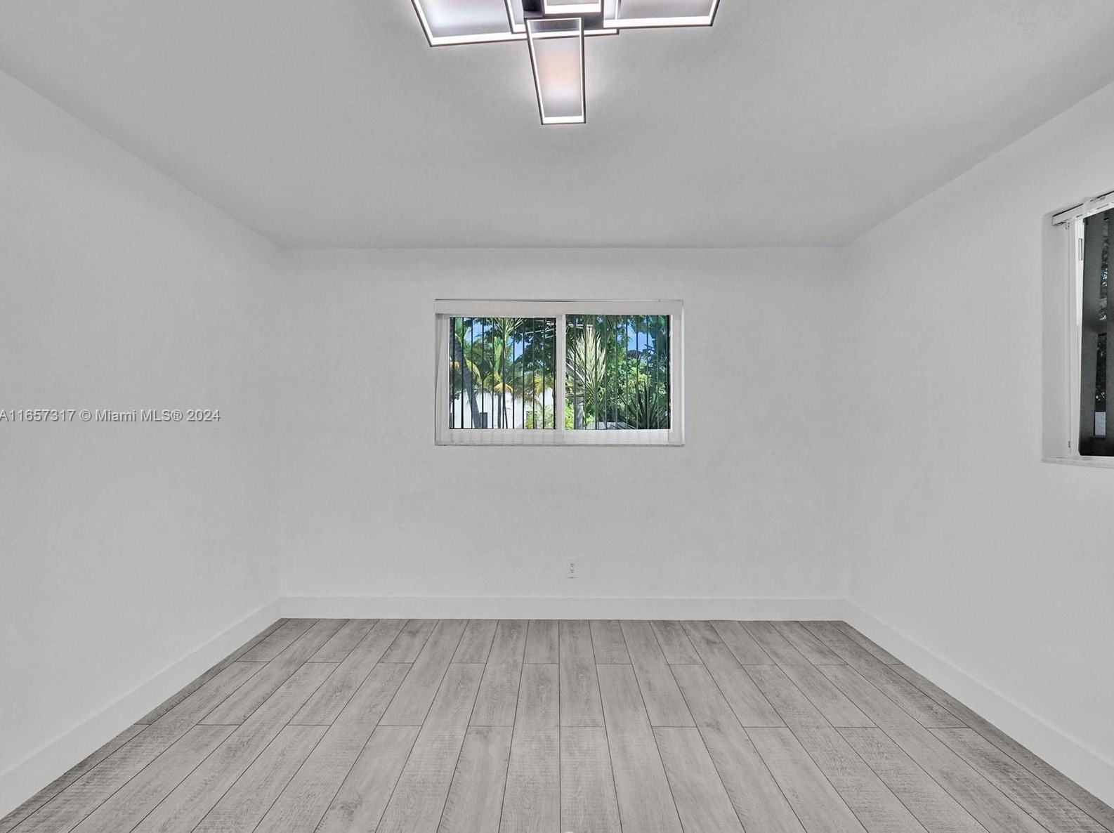 2446 Fillmore St, Hollywood FL 33020-4308 exterior