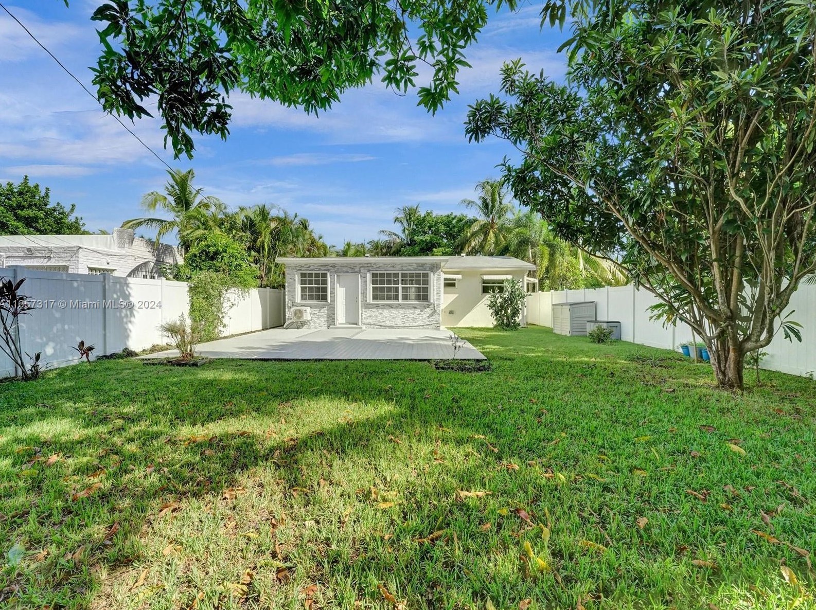 2446 Fillmore St, Hollywood FL 33020-4308 exterior