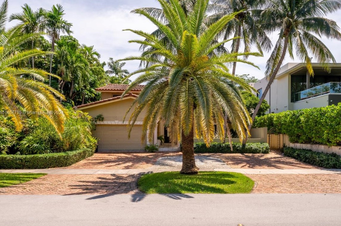 5069 Bay Rd, Miami FL 33140-2008 exterior