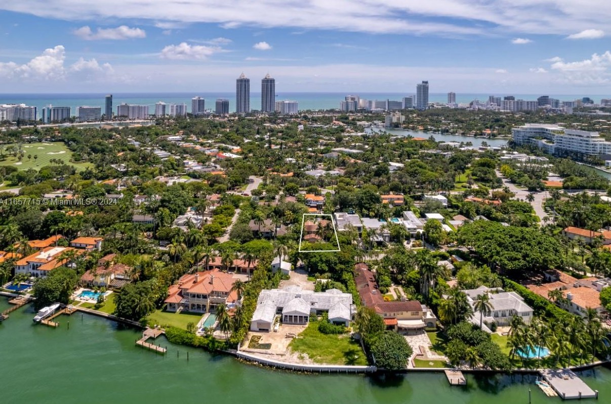 5069 Bay Rd, Miami FL 33140-2008 exterior