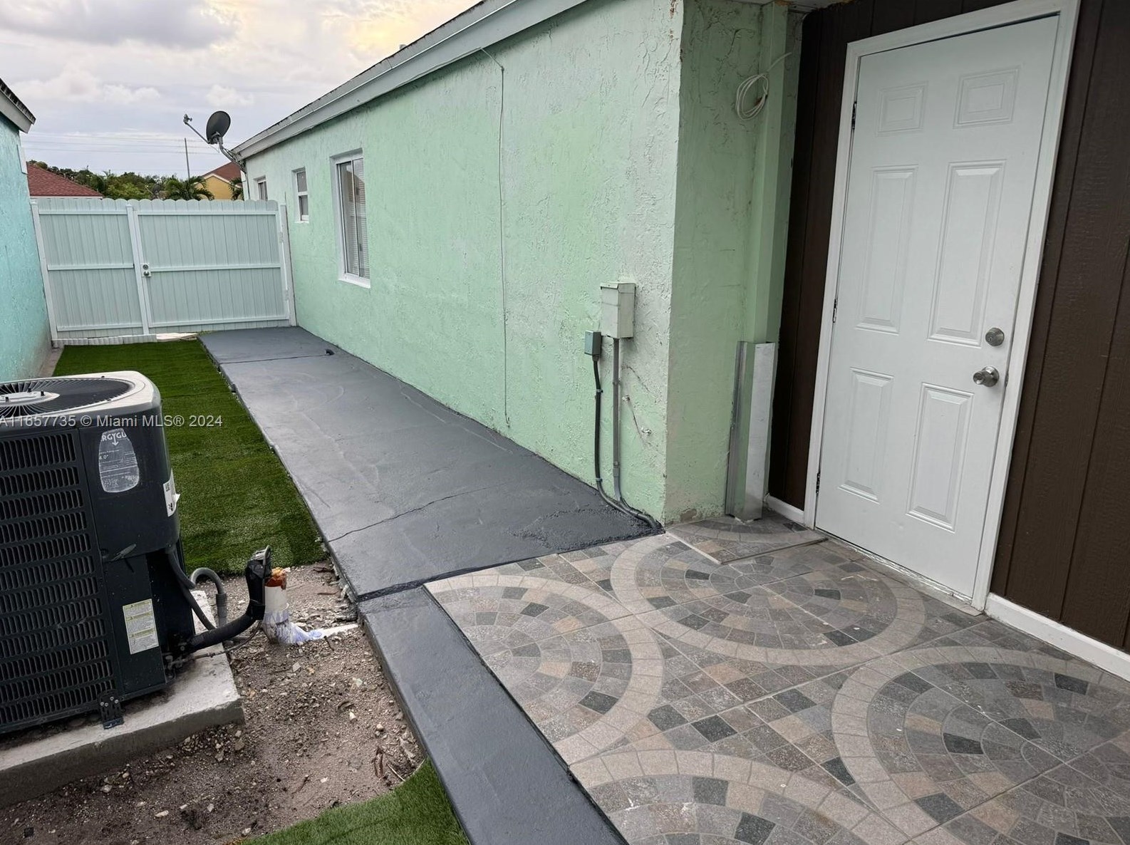 20065 36th Ave, Miami, FL 33056-1784
