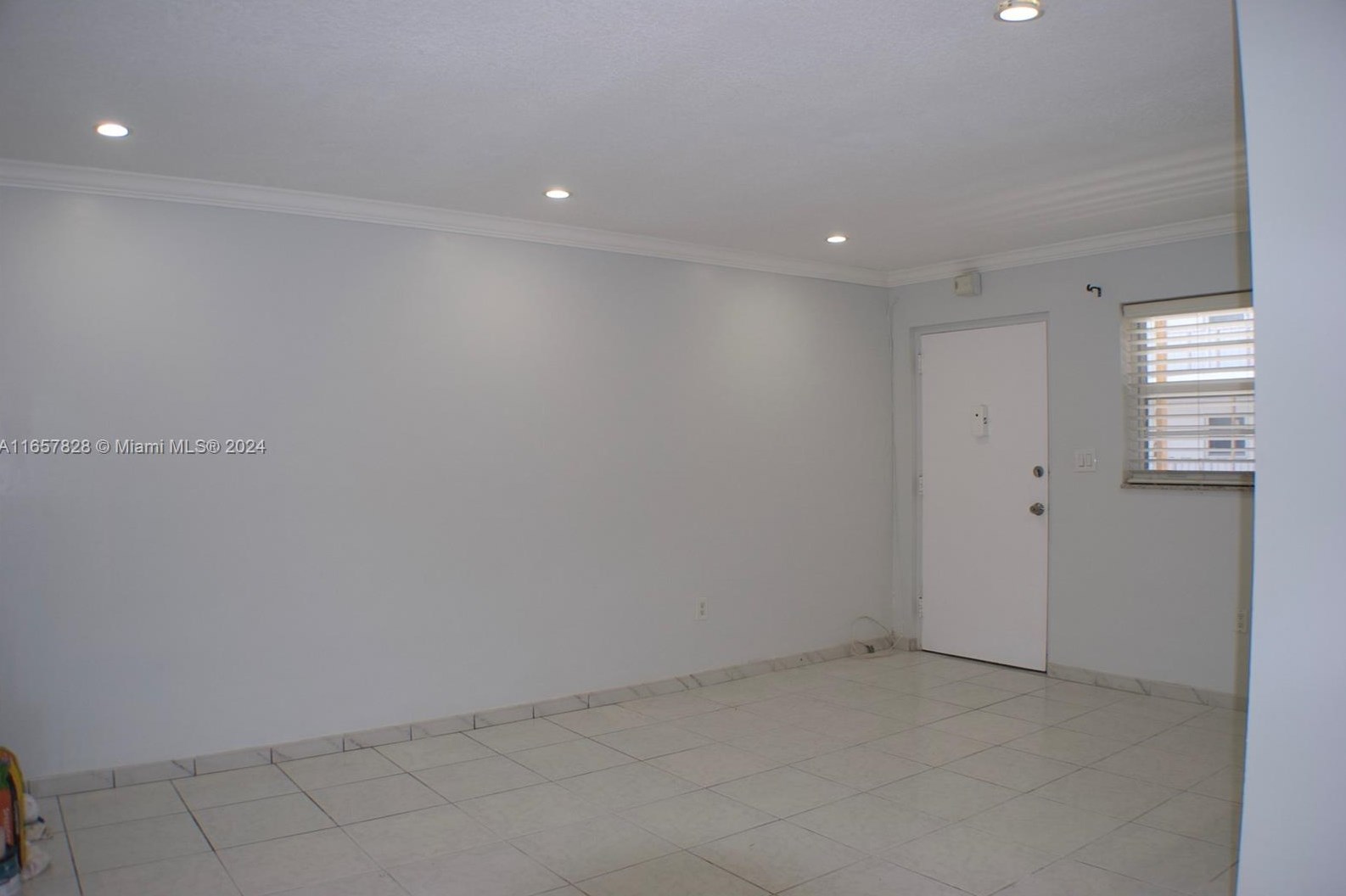 221 Meridian Ave, Miami FL 33139-7017 exterior