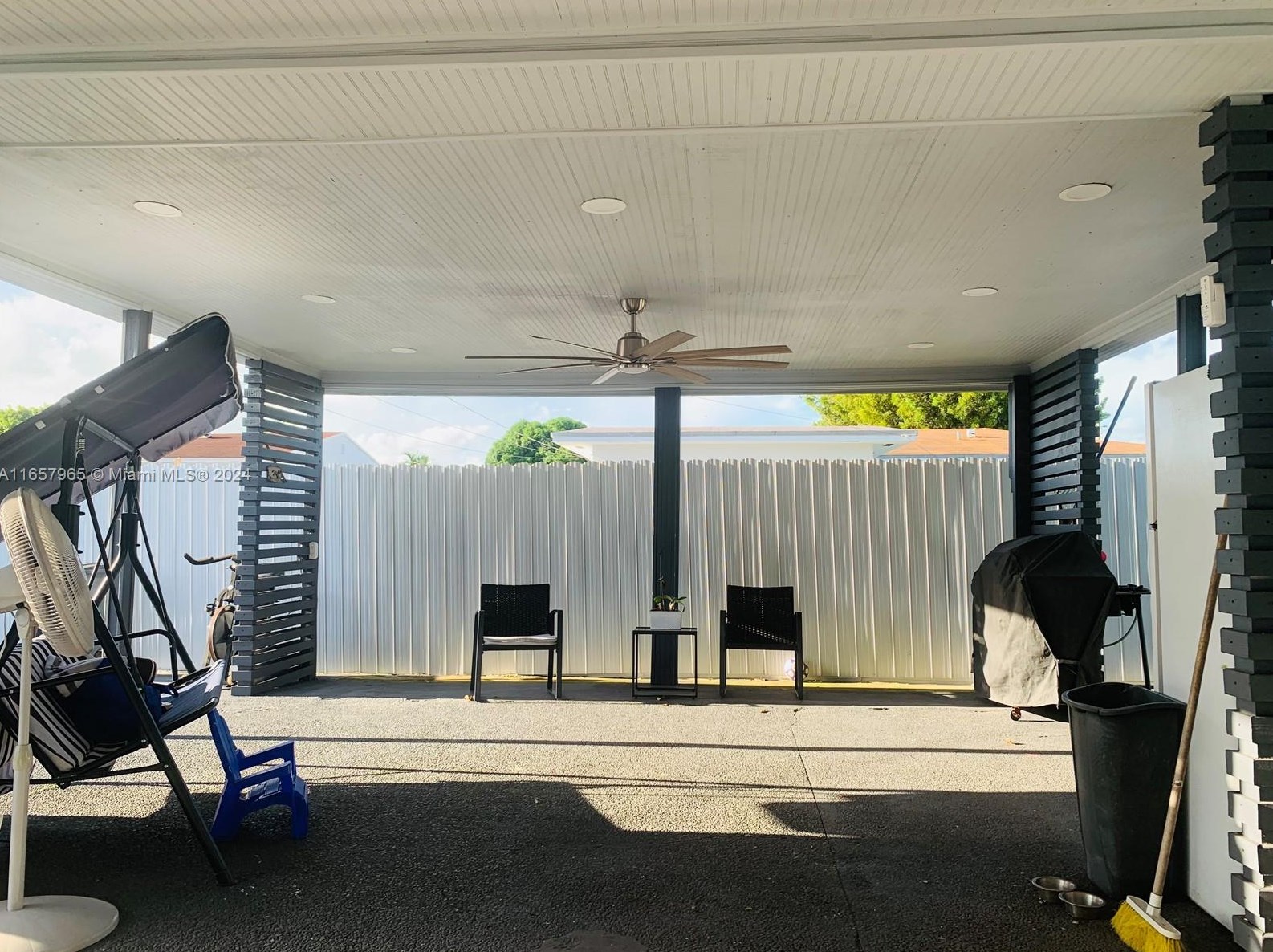 25 E 56th St, Hialeah, FL 33013