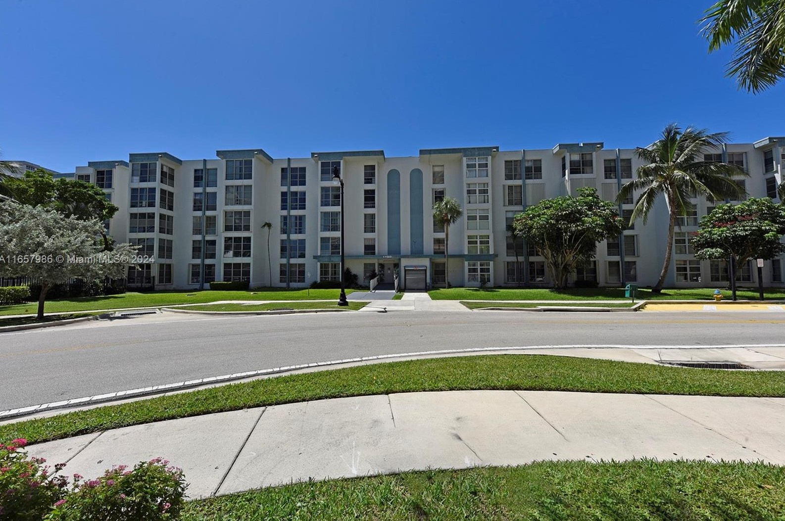 17560 Atlantic Blvd #118, Miami, FL 33160