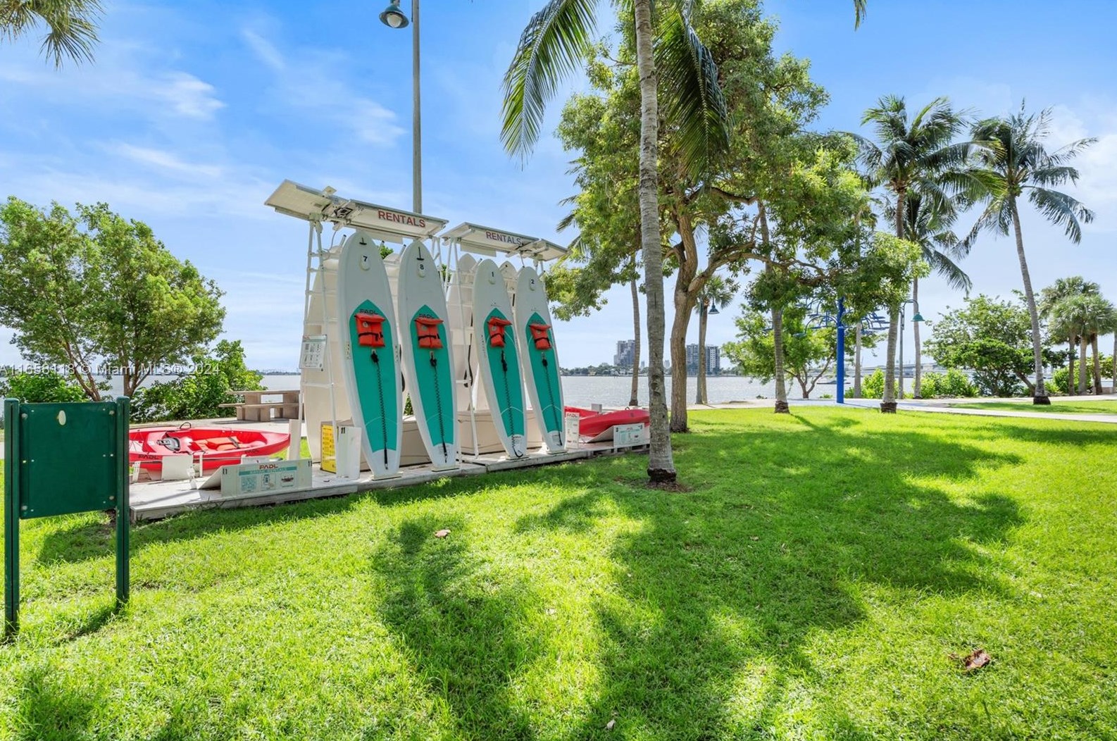 1900 Bayshore Dr, Miami FL 33133-3217 exterior