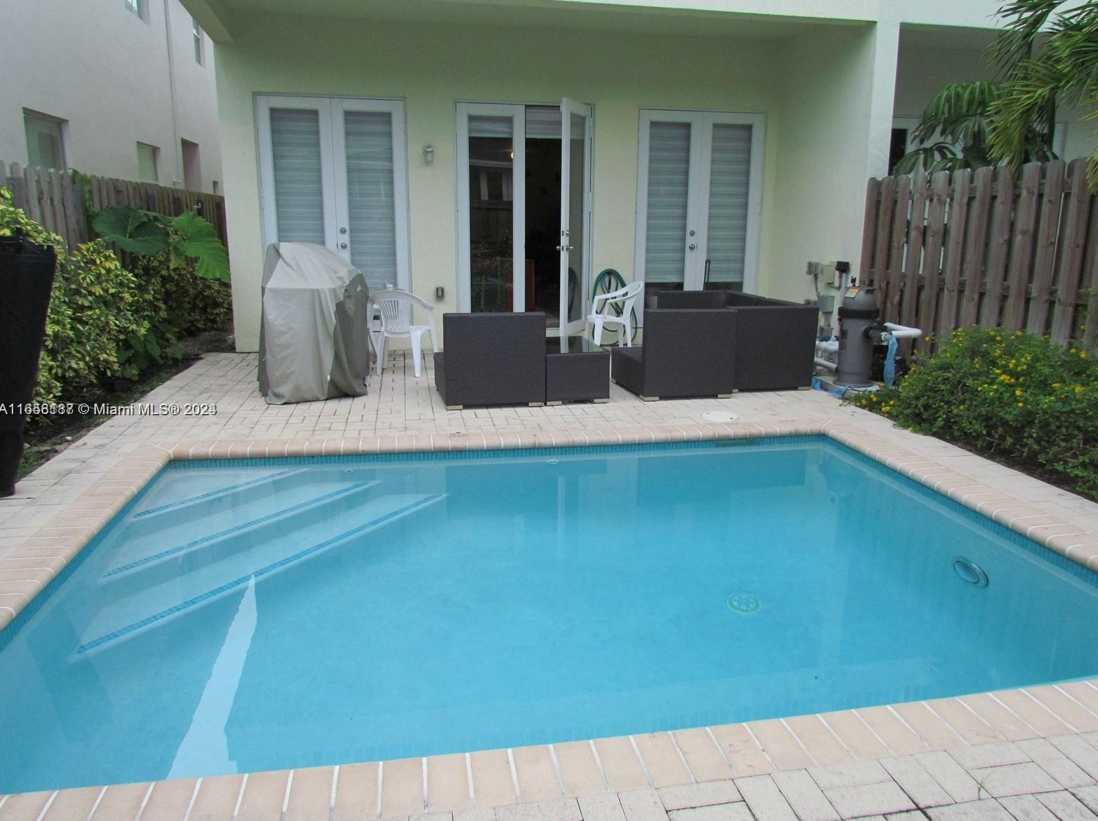 3127 Hibiscus St, Miami FL 33133-4323 exterior