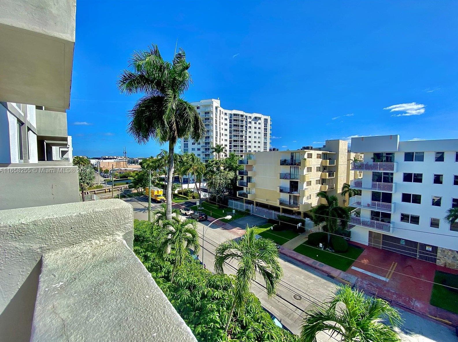 1670 Bay Rd, Miami Beach FL  33139-2113 exterior