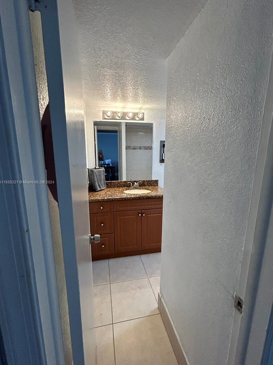 725 Hummingbird Way #212, West Palm Beach, FL 33408