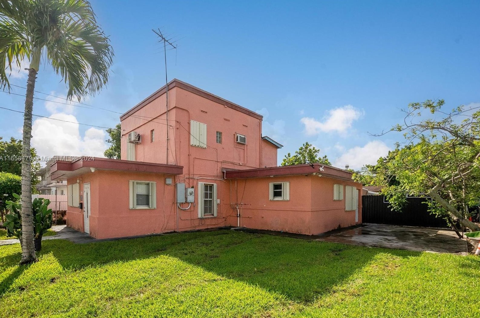 2430 26th St, Miami, FL 33142-6533