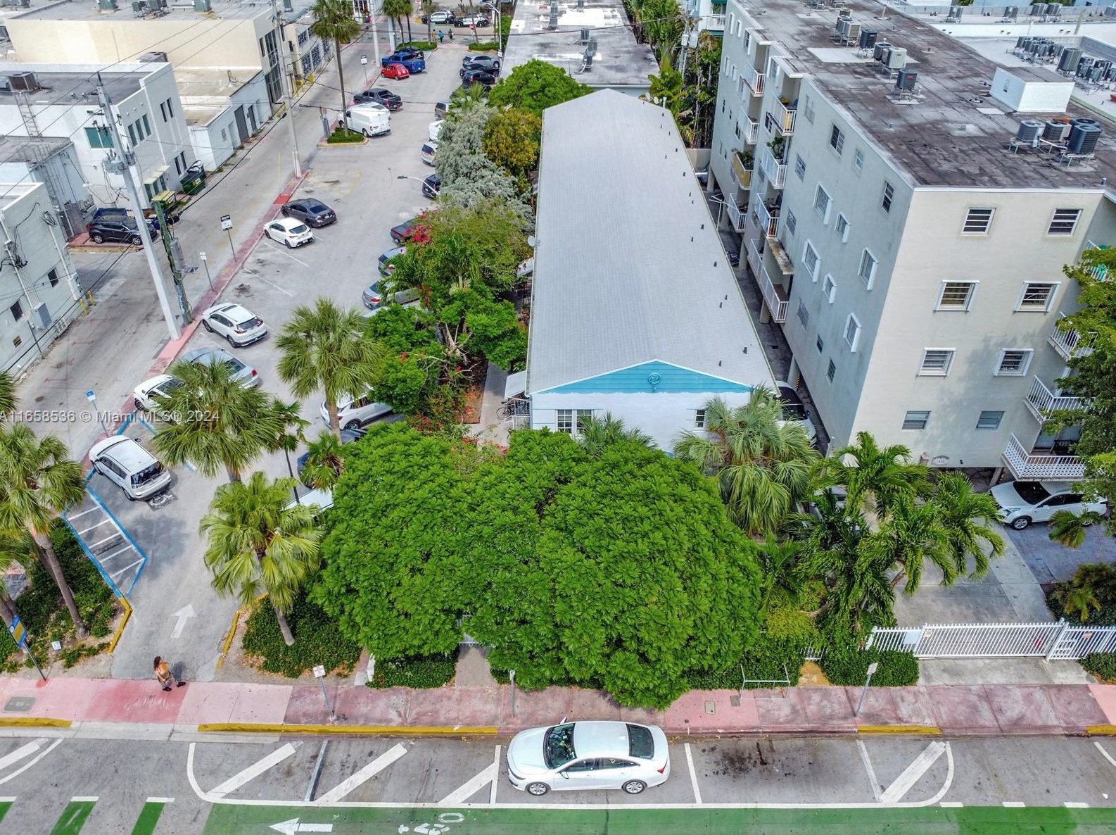 1619 Meridian Ave, Miami FL 33139-2817 exterior