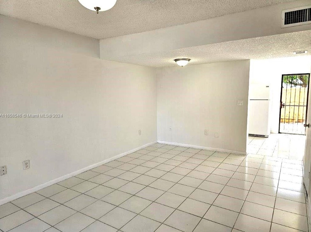7985 7th St, Miami, FL 33126-4005
