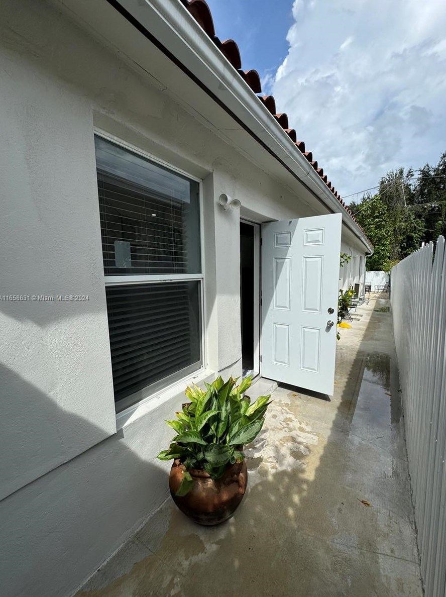 6335 Miami Ave, Miami, FL 33150-4578