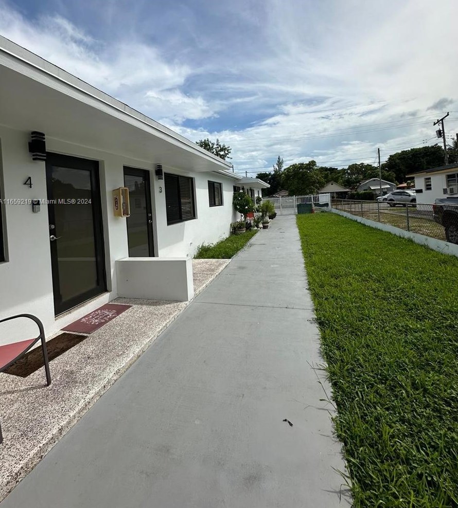 1849 35th St, Miami, FL 33142-5462