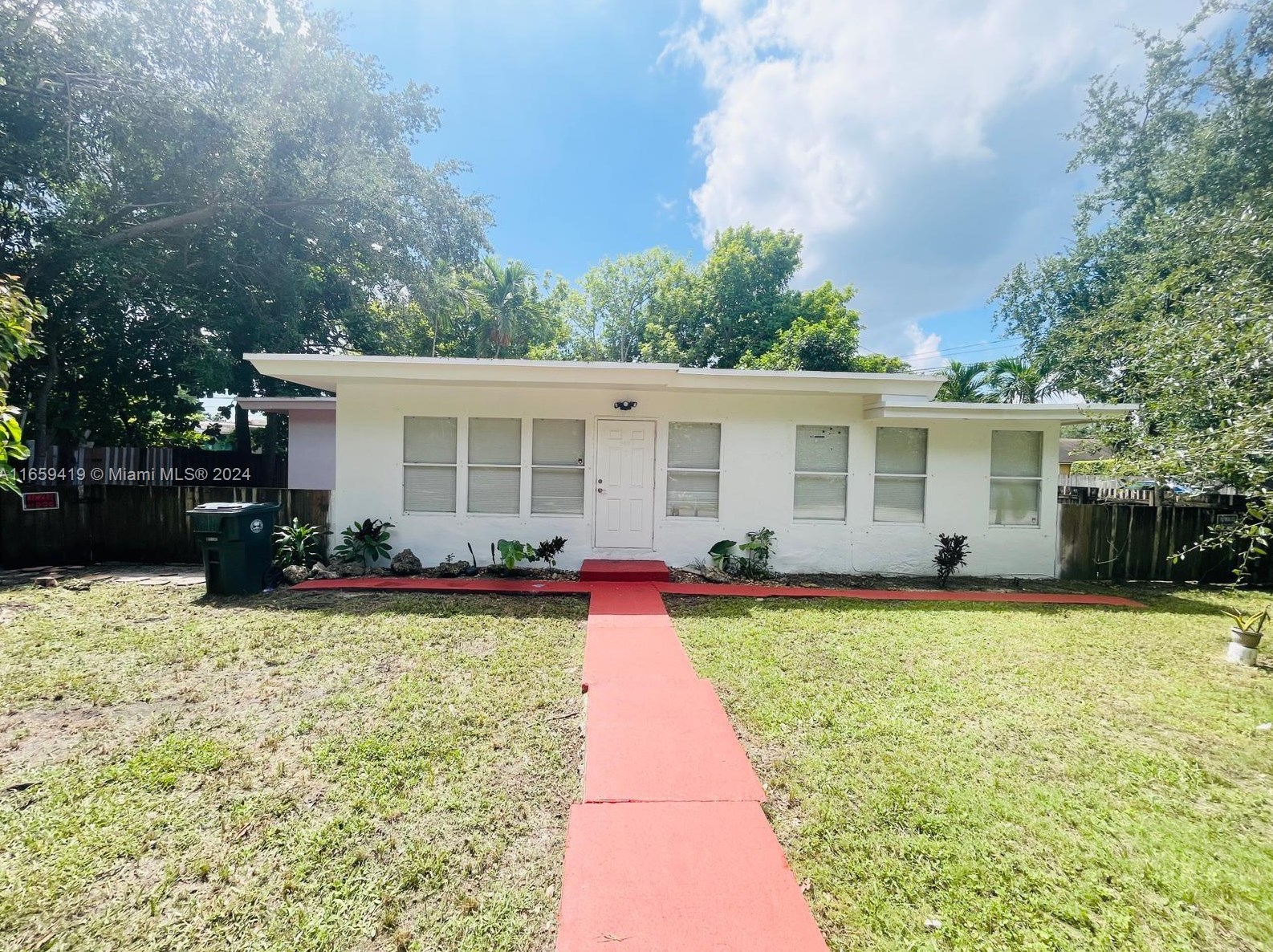 5978 62nd St, Miami, FL 33143-2250