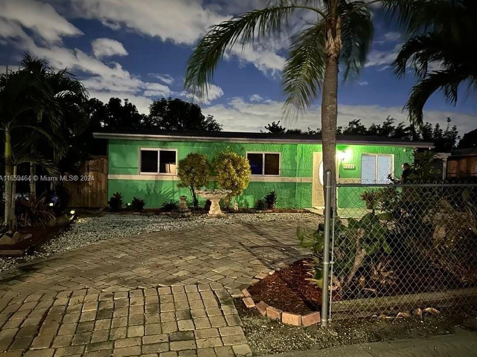1628 16th St, Miami, FL 33125-2453