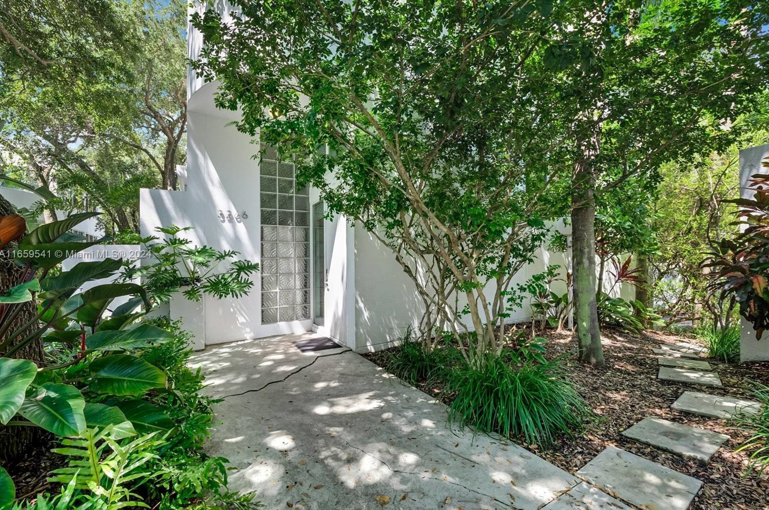 3266 Virginia St, Miami, FL 33133-5281