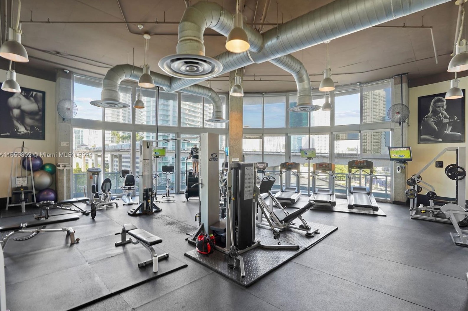 690 1st Ct, Miami FL  33130-2934 exterior