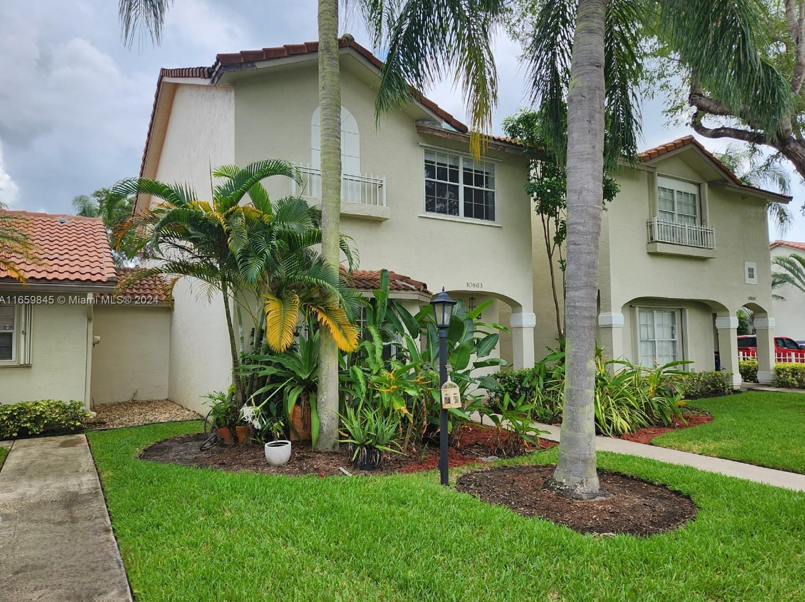 10863 Nw 8th St #0, Hollywood, FL 33026