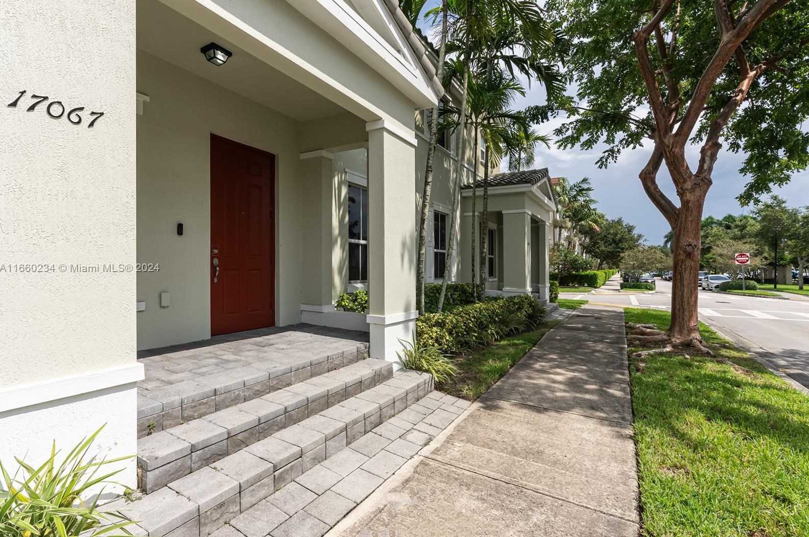 17067 93rd St, Miami, FL