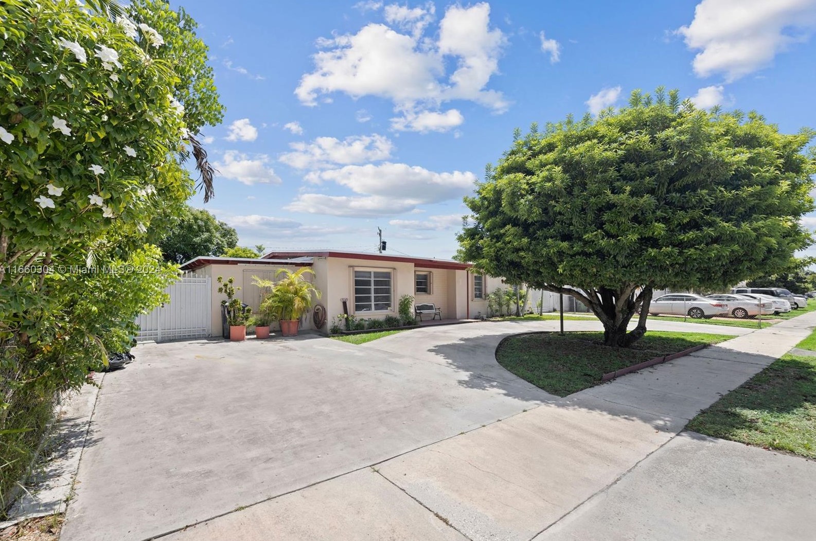 5045 113th Ave, Miami, FL 33165-6054