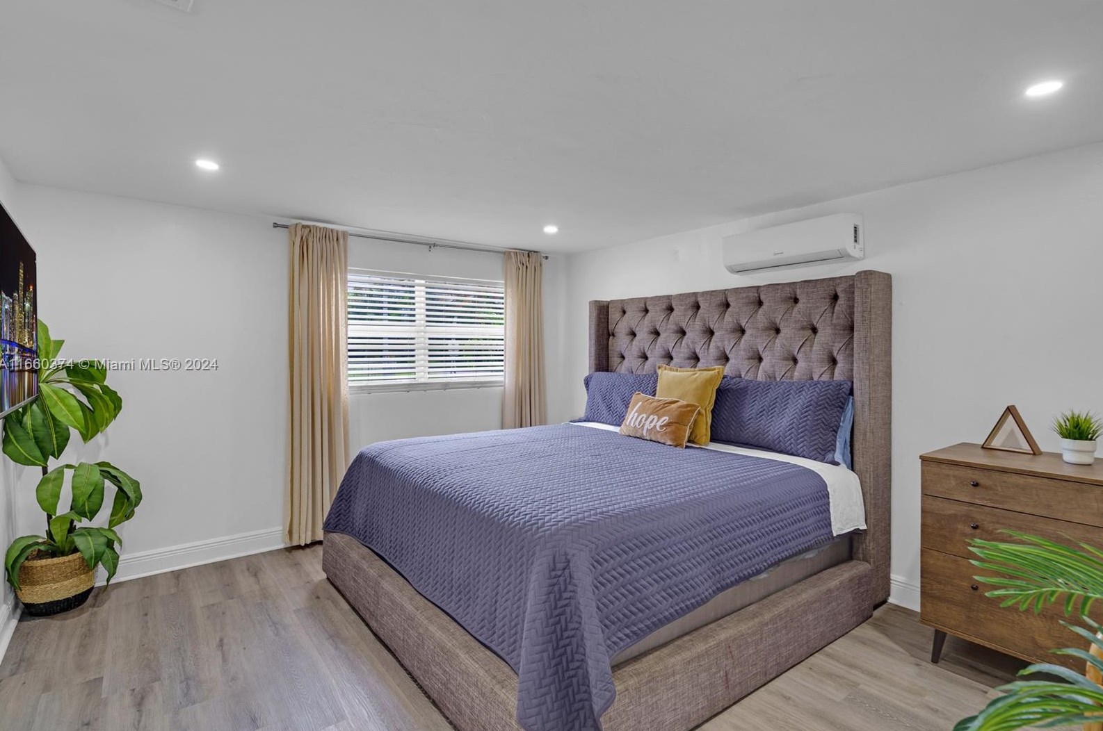 1201 211 St, Miami FL 33056-1121 exterior