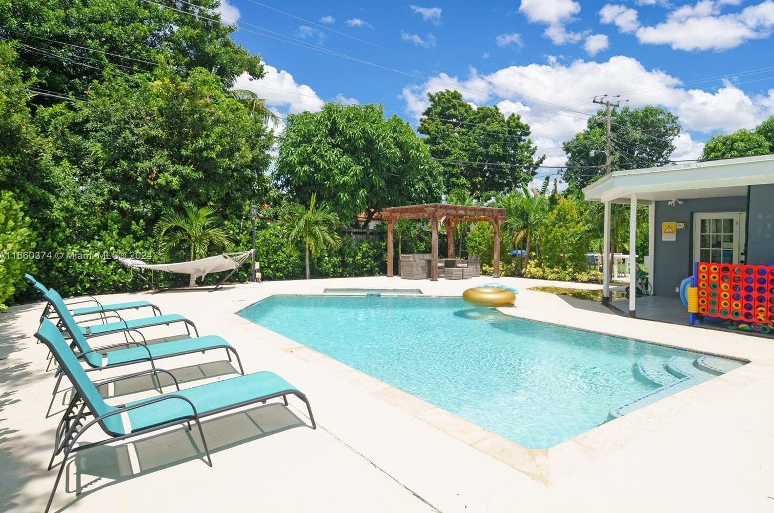 1201 211 St, Miami FL 33056-1121 exterior